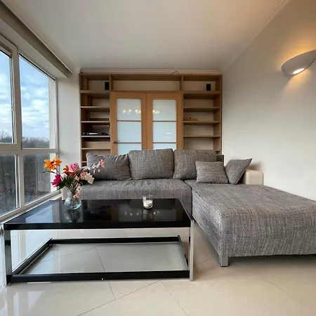 아파트 2 Bedroom Penthouse Park View 70m2 Free Parking *