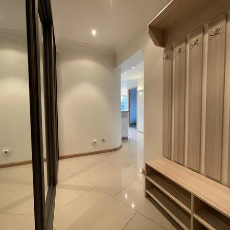 2 Bedroom Penthouse Park View 70m2 Free Parking 아파트